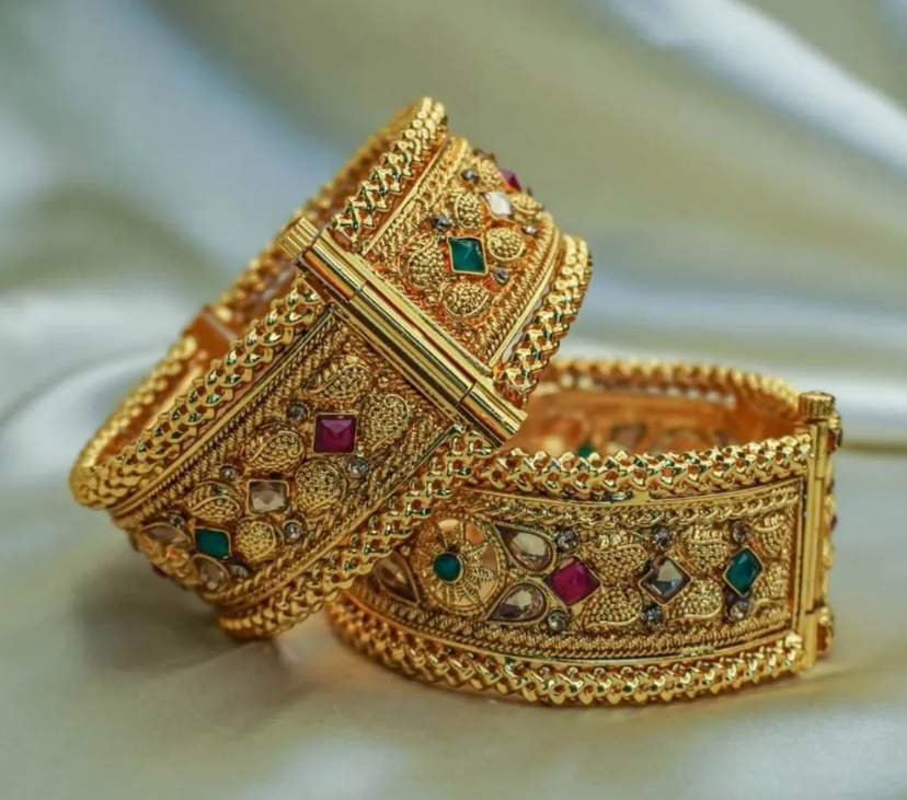 Beautiful gold plated copper bangles 6pis set