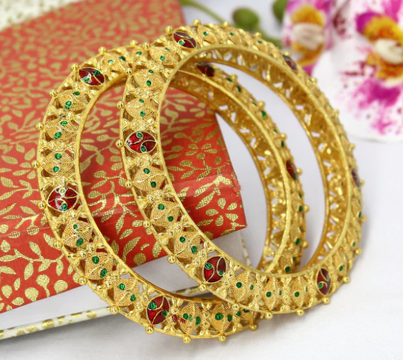 Beautiful Design Kundan Studded Bangle set