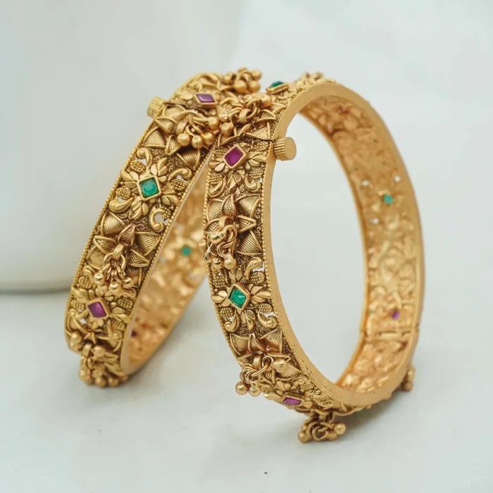 Ruby green Ghunghri Designed Copper Bangle