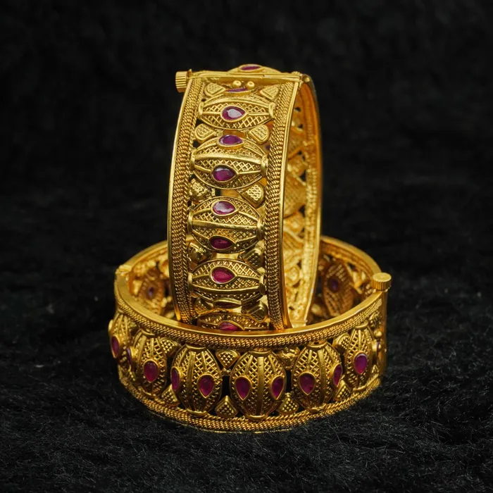 Beautiful and uniquely designed gold plated copper bangle set